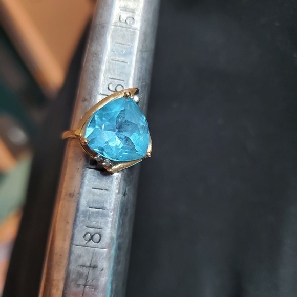 VTG Solid 10K YG 8ct. Trillion Cut Blue Topaz W/ 3 Small Diamonds Ring Size 6.5 - Picture 3 of 7
